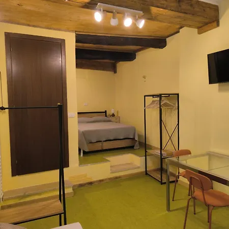 Tra Vicoli E Natura Appartement