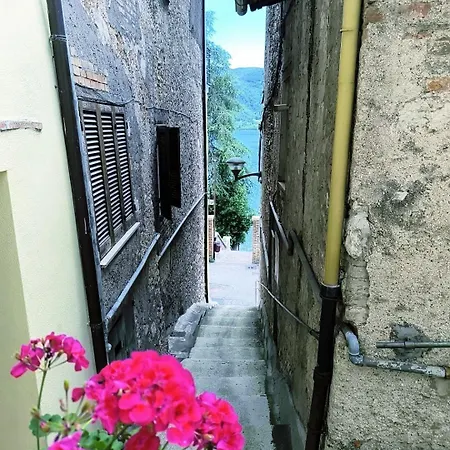 Tra Vicoli E Natura Appartement